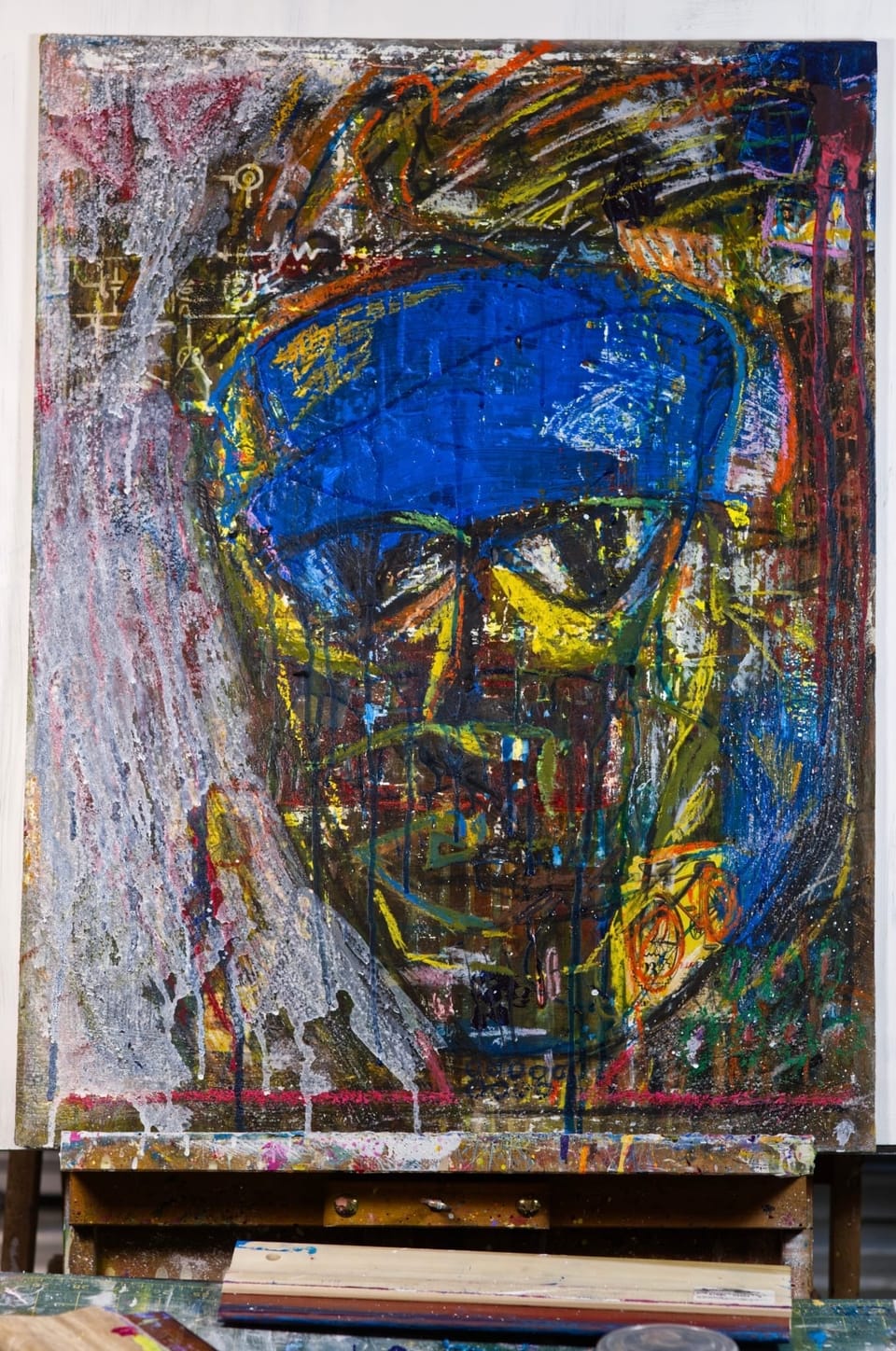 a chaotic and loose abstract expressionist paint 
